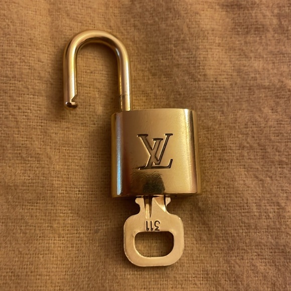 Louis Vuitton Lock and Key - Picture 5 of 6